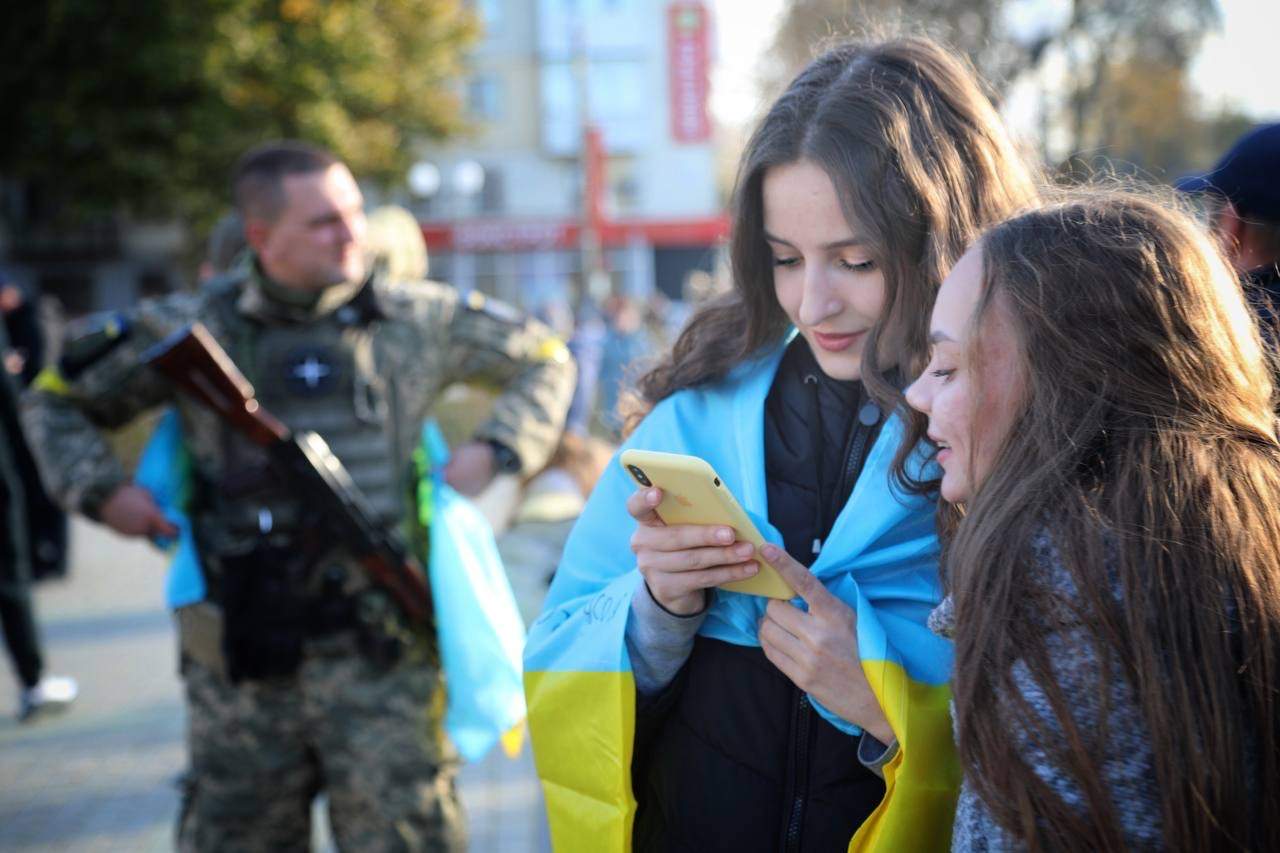 Ukrainians show their flag in Kherson following the defeat of Russian forces.