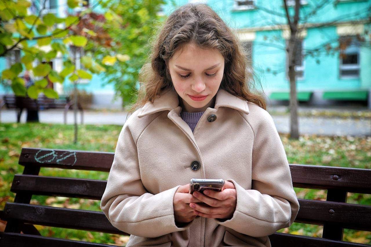 Russian troops repeatedly searched Olena Poliakova’s phone during the ocupation of Kherson.