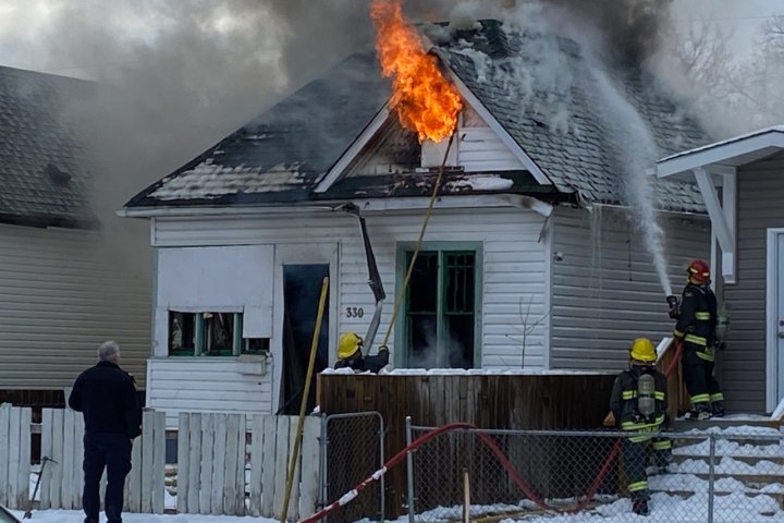 Vacant home on Manitoba Avenue to be demolished, say Winnipeg fire officials