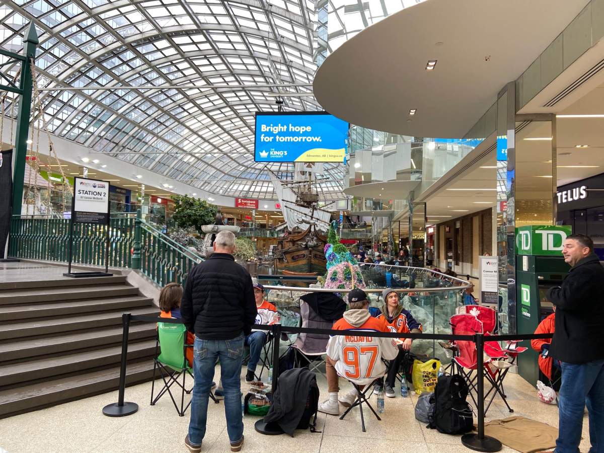 Edmonton Oilers fans line up for an autograph session at West Edmonton Mall Thursday, Nov. 17, 2022.