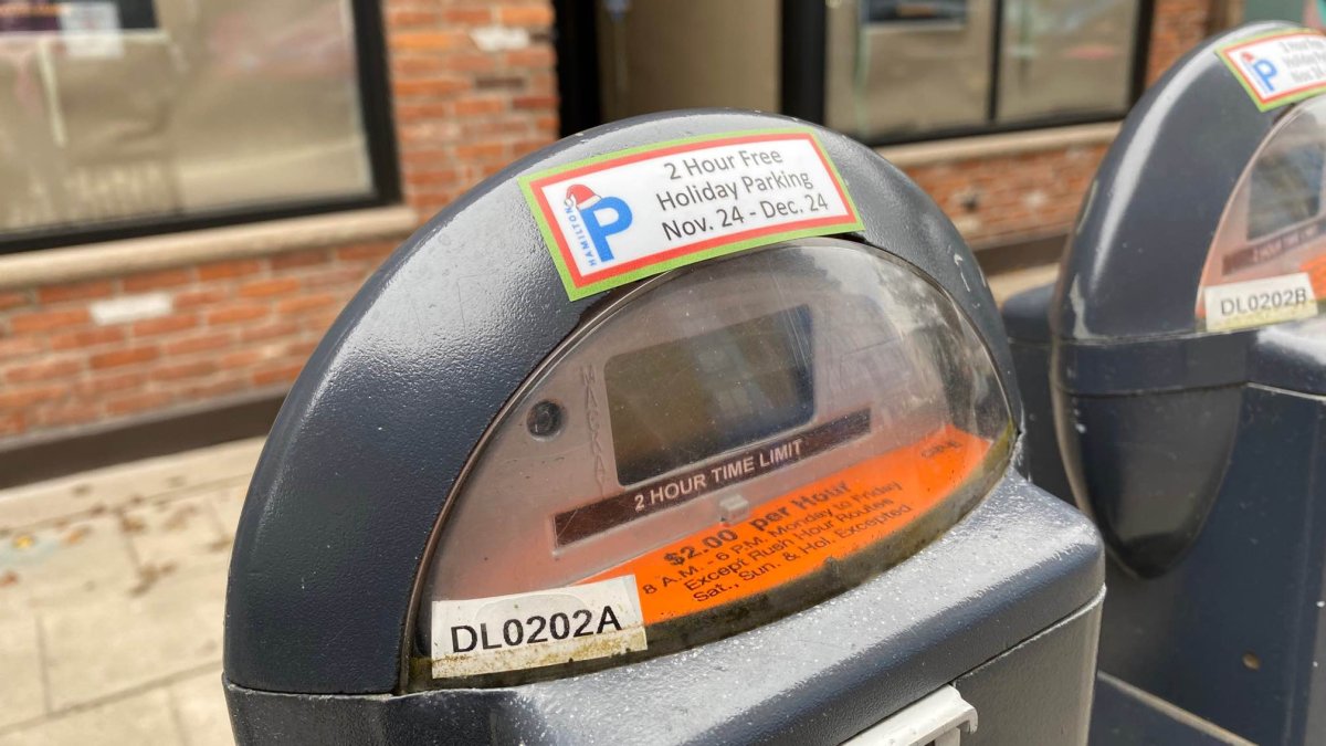 Several shopping districts in Hamilton are now offering free 2-hour street parking ahead of the holidays.