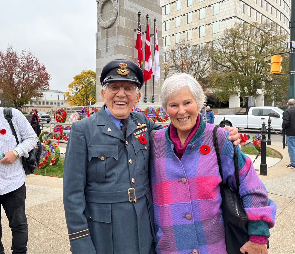 Restrictionfree Remembrance Day draws massive London, Ont. crowd