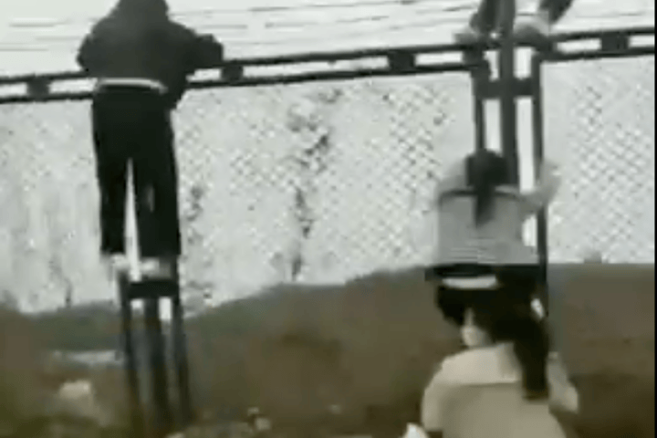 Chinese workers appear to hop fences to escape COVID-19 outbreak at iPhone factory