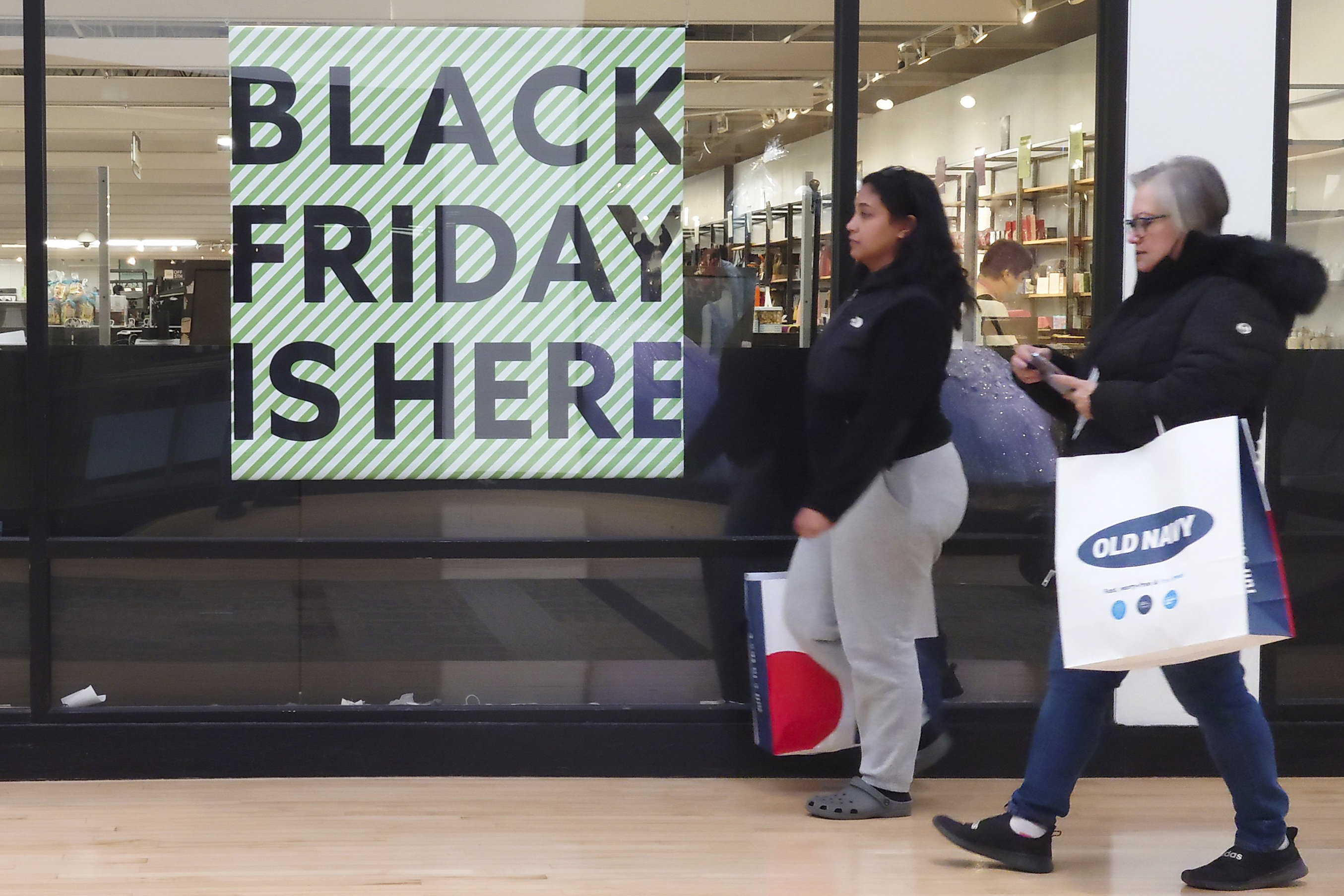 Black Friday vs. Cyber Monday: Retailers extend deals as Canadians shift shopping habits