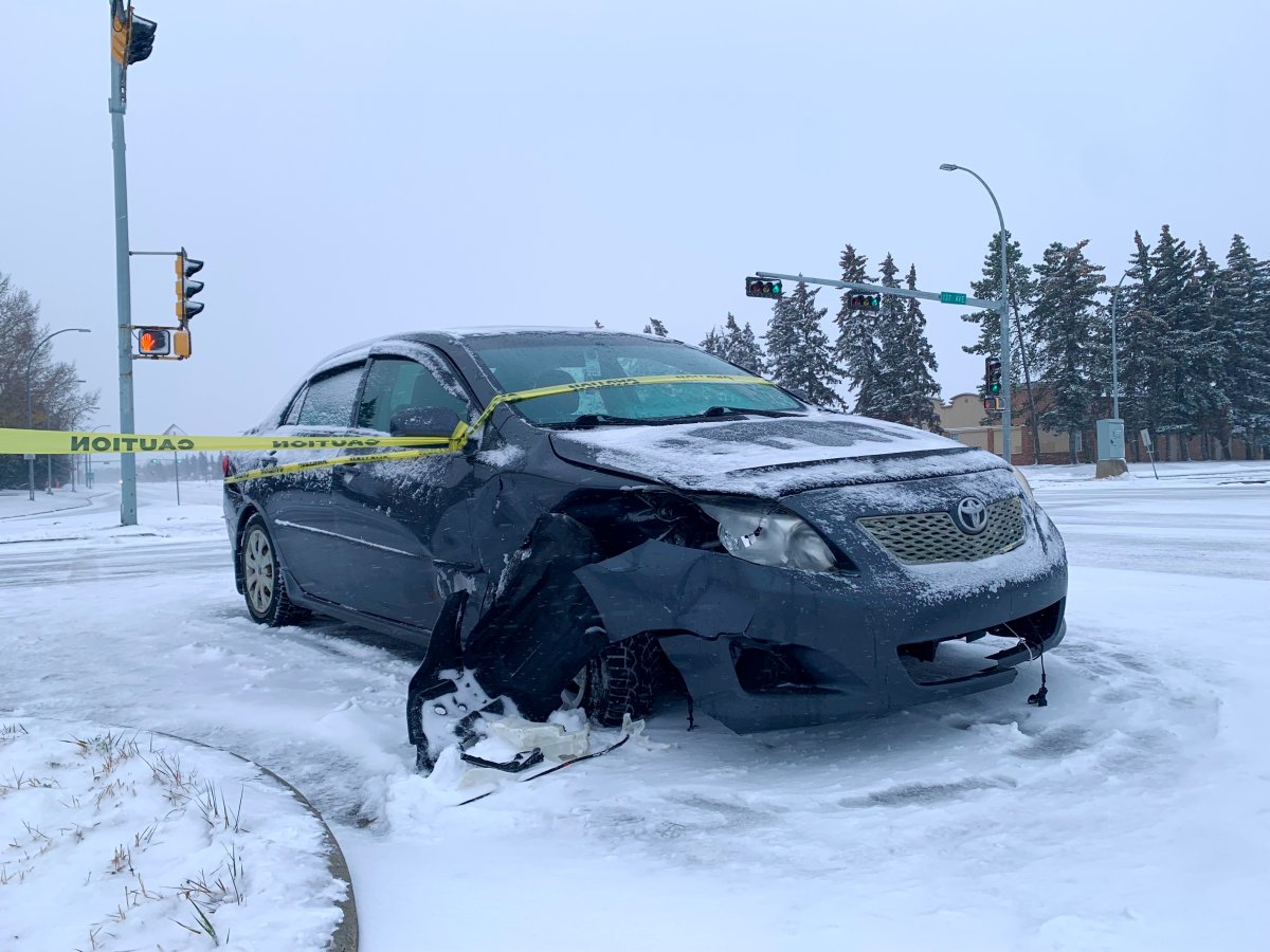 Edmontonians met with 1st snowy commute of the season ‘It’s crazy