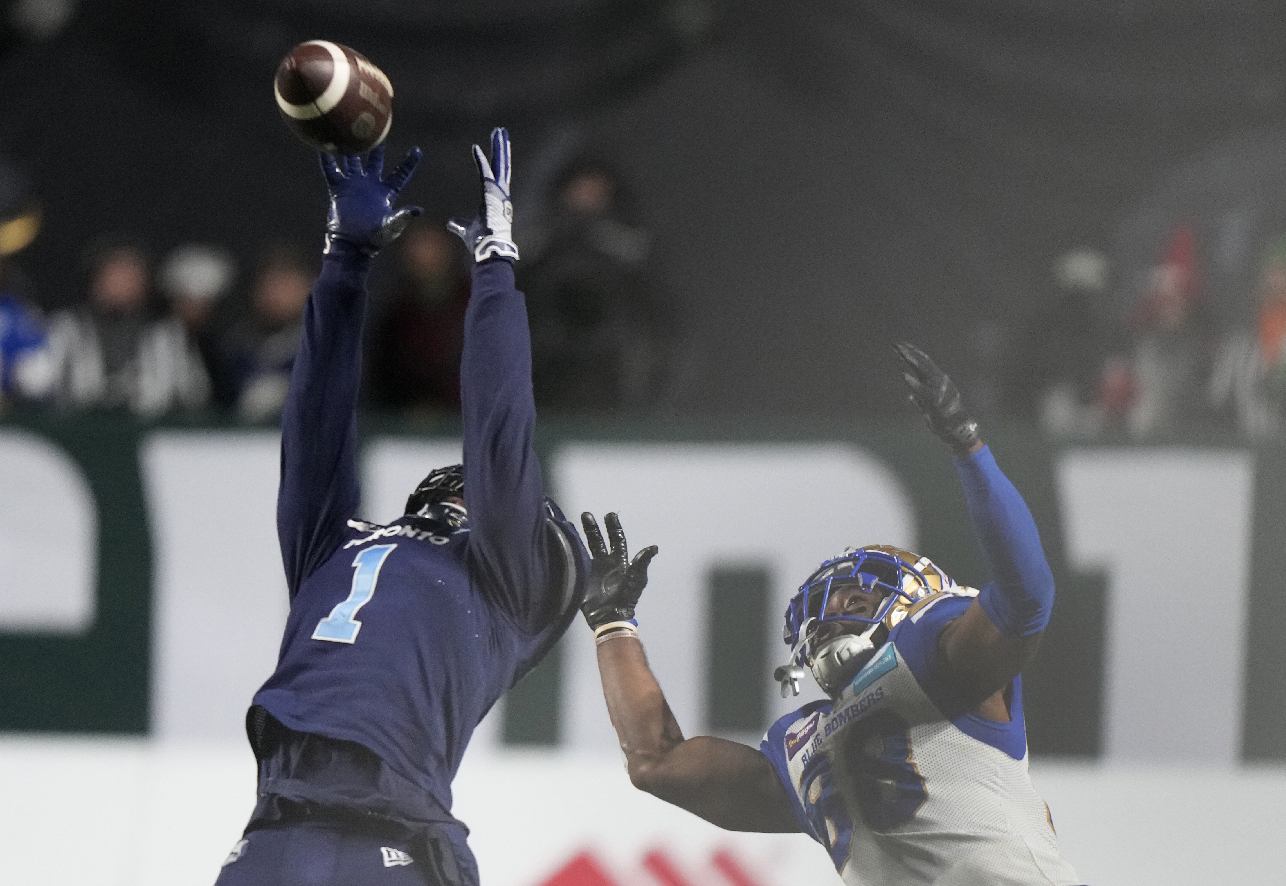 Toronto Argonauts win 109th Grey Cup 24-23 over the Winnipeg Blue