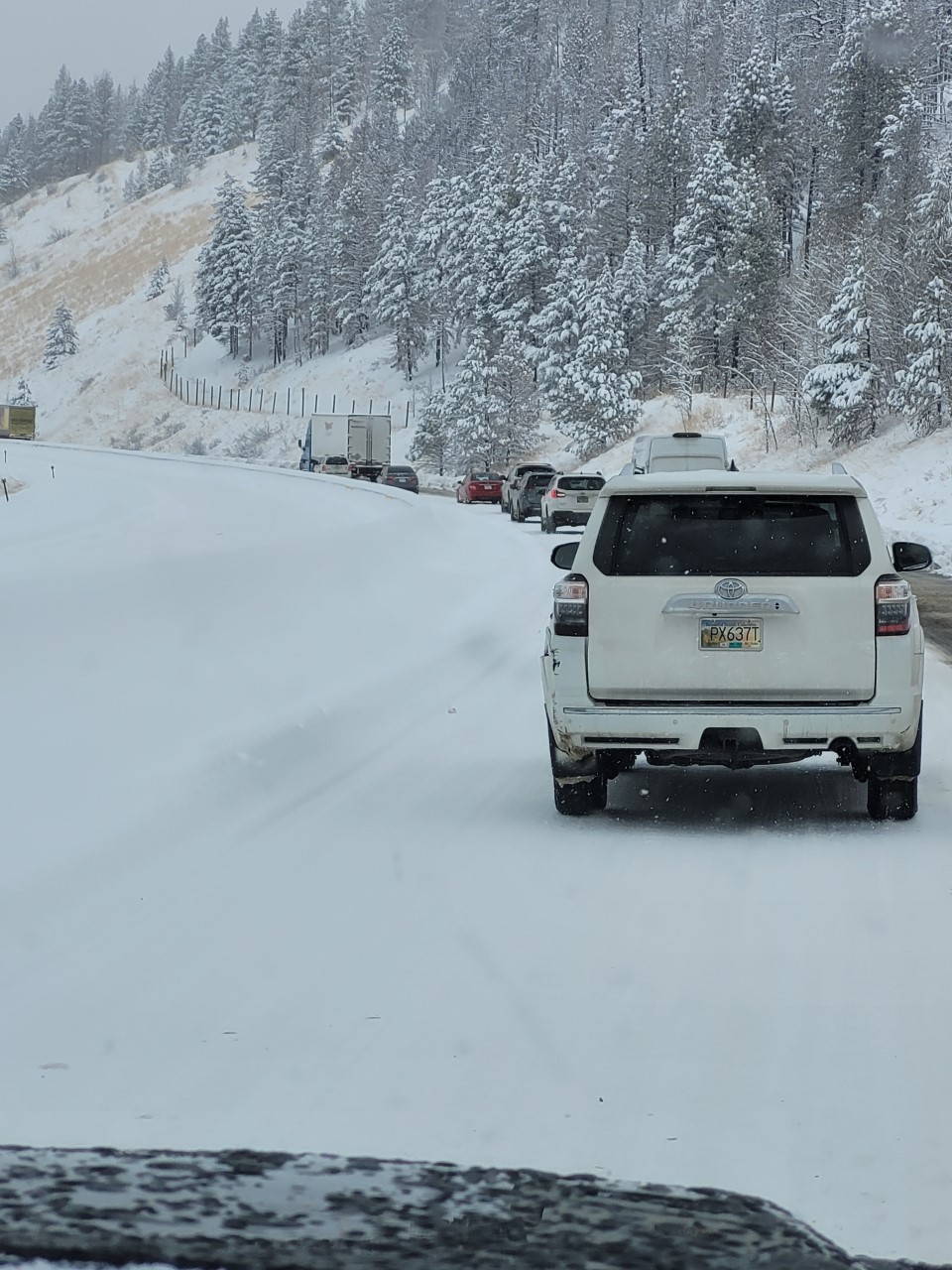 Heavy snow on the Coquihalla. (Nov. 27, 2022).