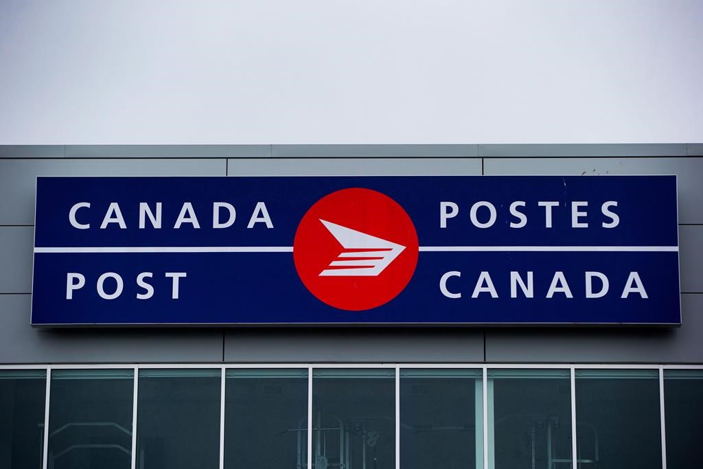 Canada Post surcharge may dampen holiday spirits as customers pay more for shipping – National | 24CA News