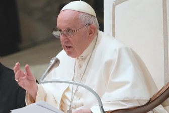 El Vaticano despide al líder del sacerdocio antiaborto pro-Trump: patriota