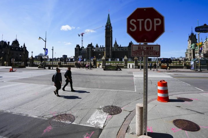 Liberals say Parliament Hill security should also cover nearby streets after new report
