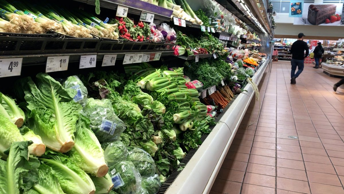 The vegetable aisle at a grocery store.
