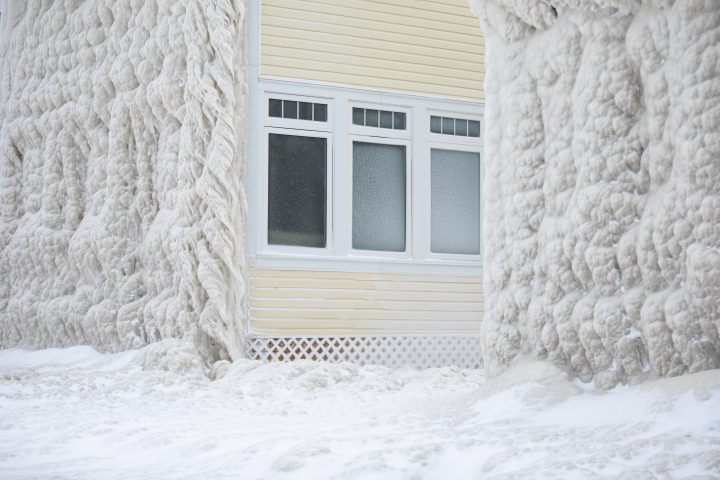 IN PHOTOS: Houses covered in ice near Fort Erie, Ont., after major winter storm - image