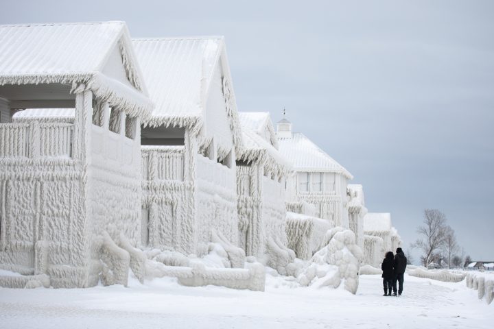 IN PHOTOS: Houses covered in ice near Fort Erie, Ont., after major winter storm - image