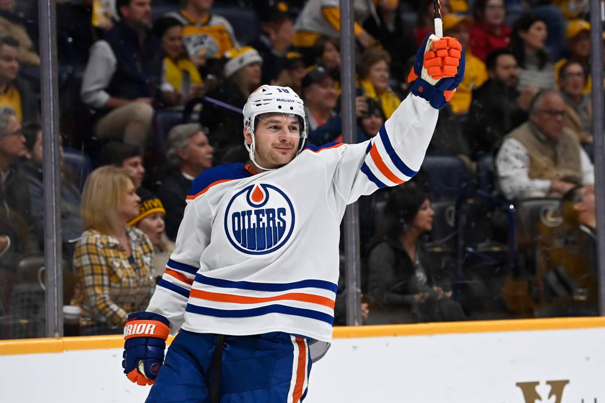 Hyman hat trick powers Oilers past Predators
