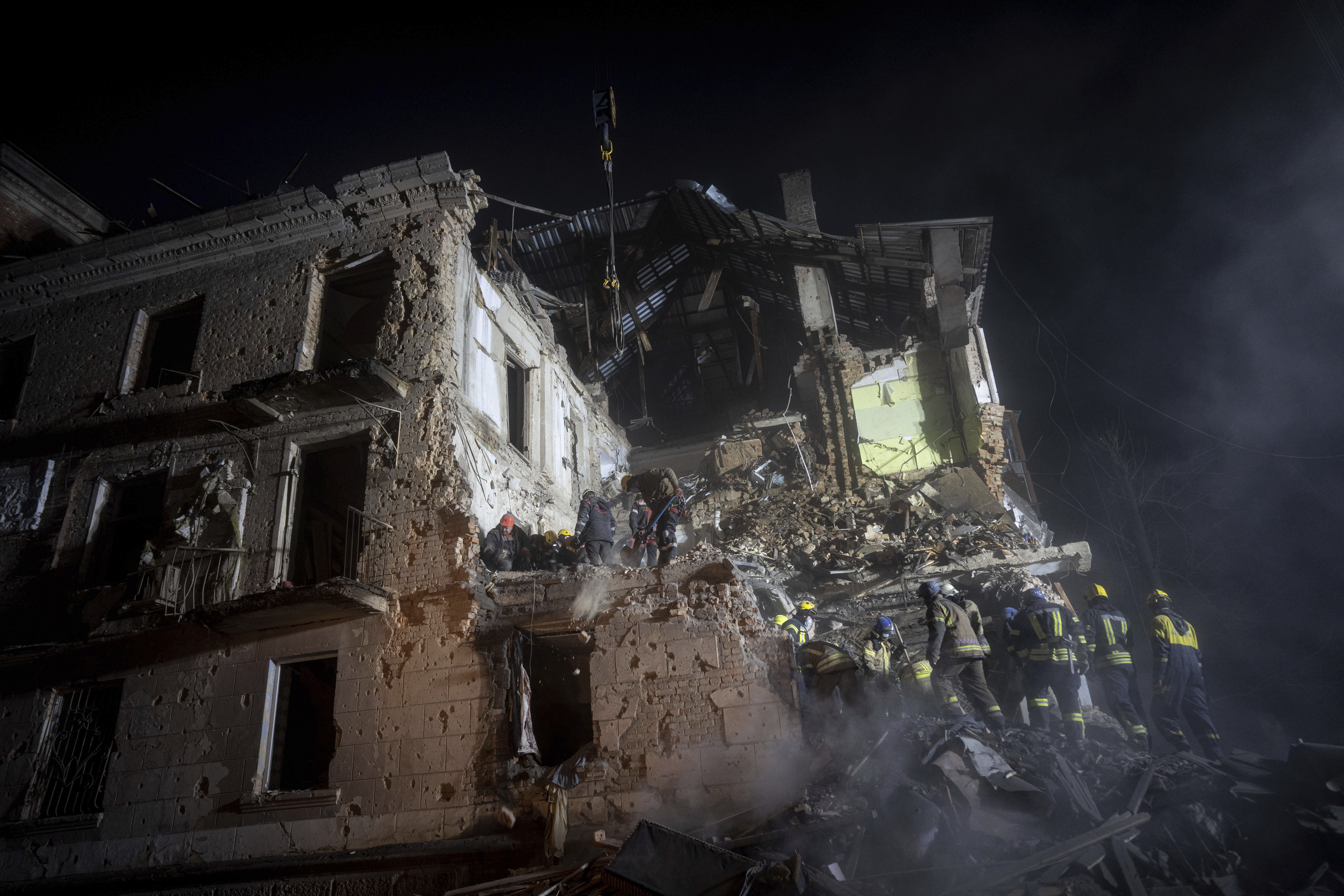 Ukraine war: Toddler’s body pulled from wreckage after Russian strike on Kryvyi Rih – National | 24CA News