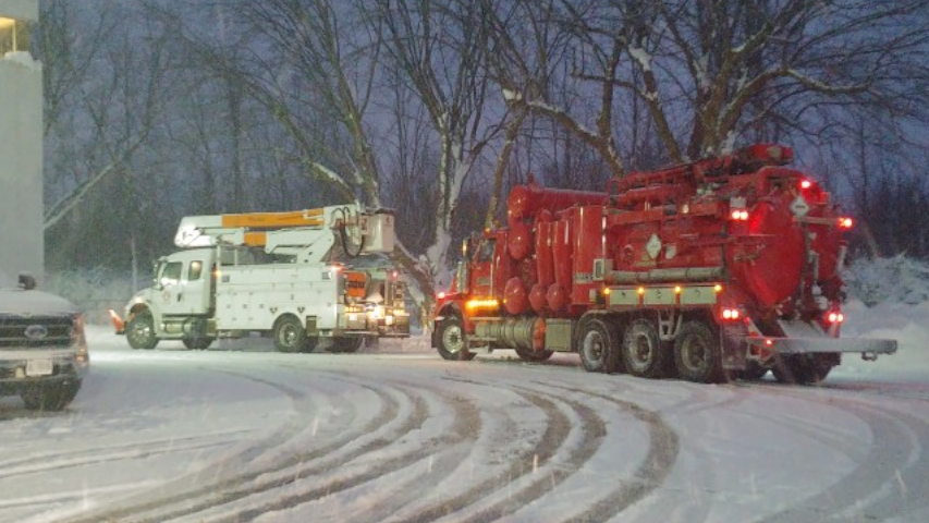 Canadian Niagara Power crews restoring power in the Fort Erie area.