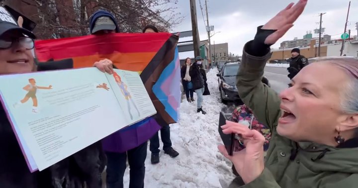 Opposing protest groups clash outside Brockville, Ont. drag event – Kingston | Globalnews.ca