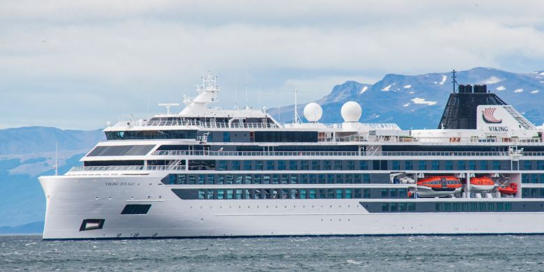 Passenger killed after large 'rogue' wave hits Antarctic cruise ship