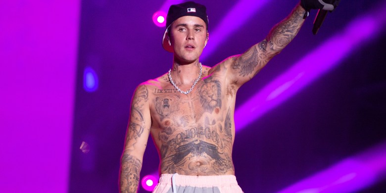 Fans Loving Justin Bieber’s ‘Care Bear’ Coat At Leafs Game