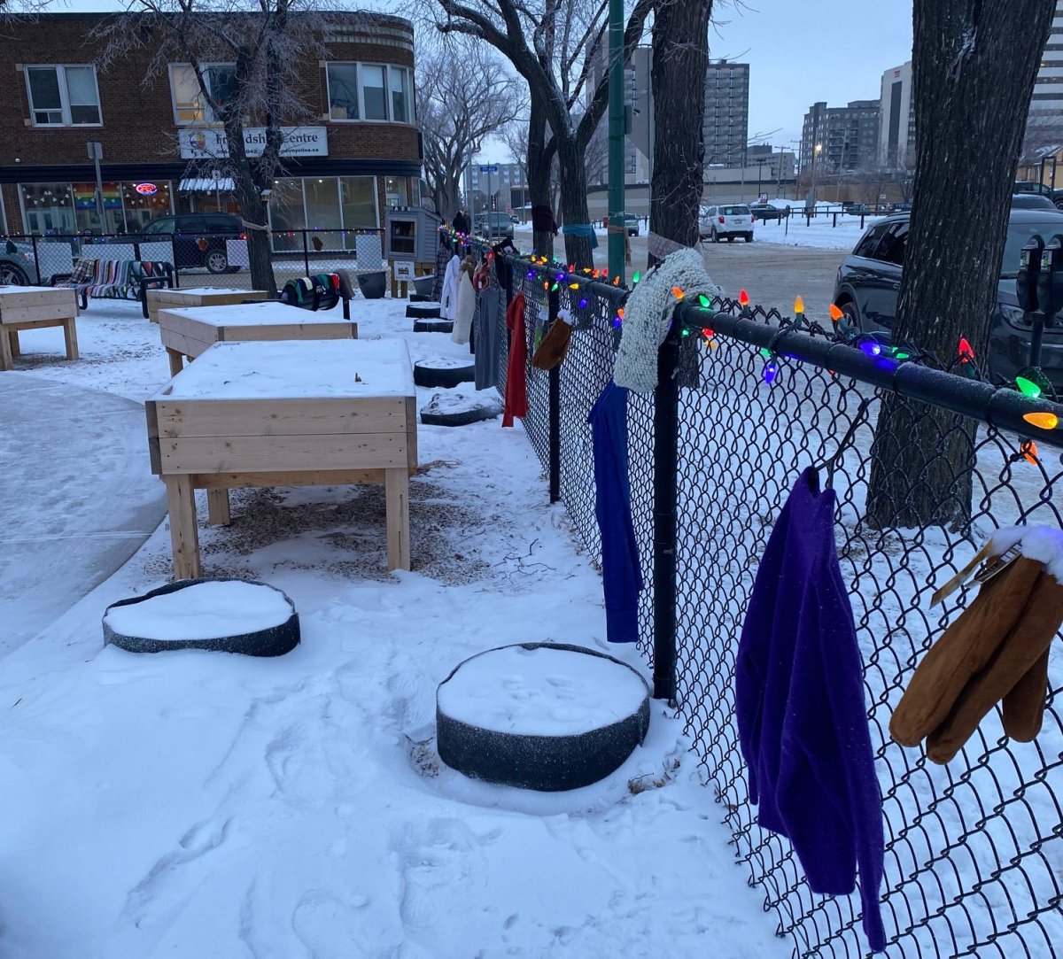 The Heritage Community Association held a 'scarf bombing' event where members placed more than 1,000 winter items within the neighbourhood to help those in need.
