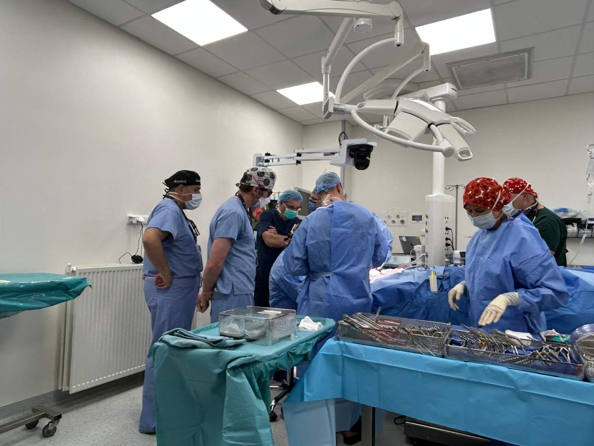 Canadian volunteers worked closely with Polish and Ukrainian medical staff during their medical mission.