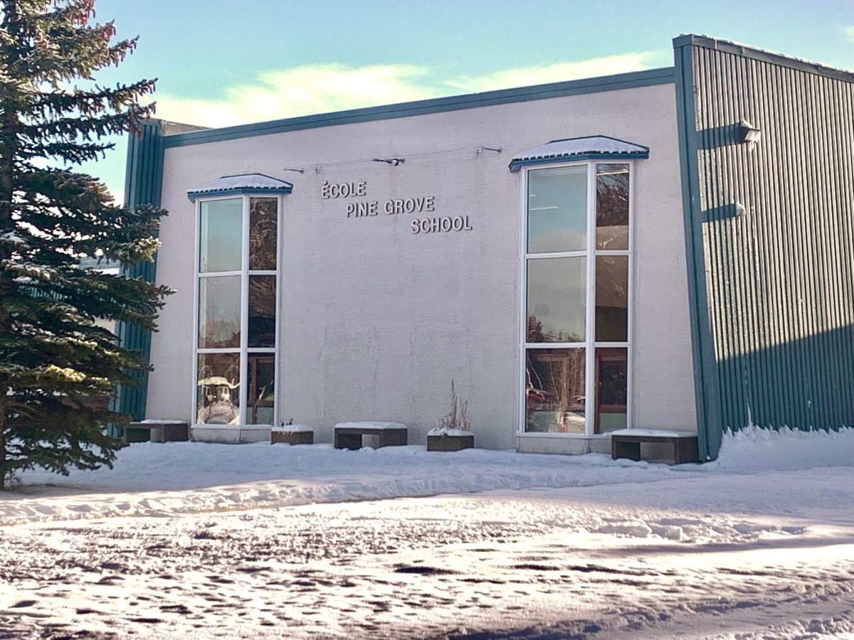 Ecole Pine Grove School