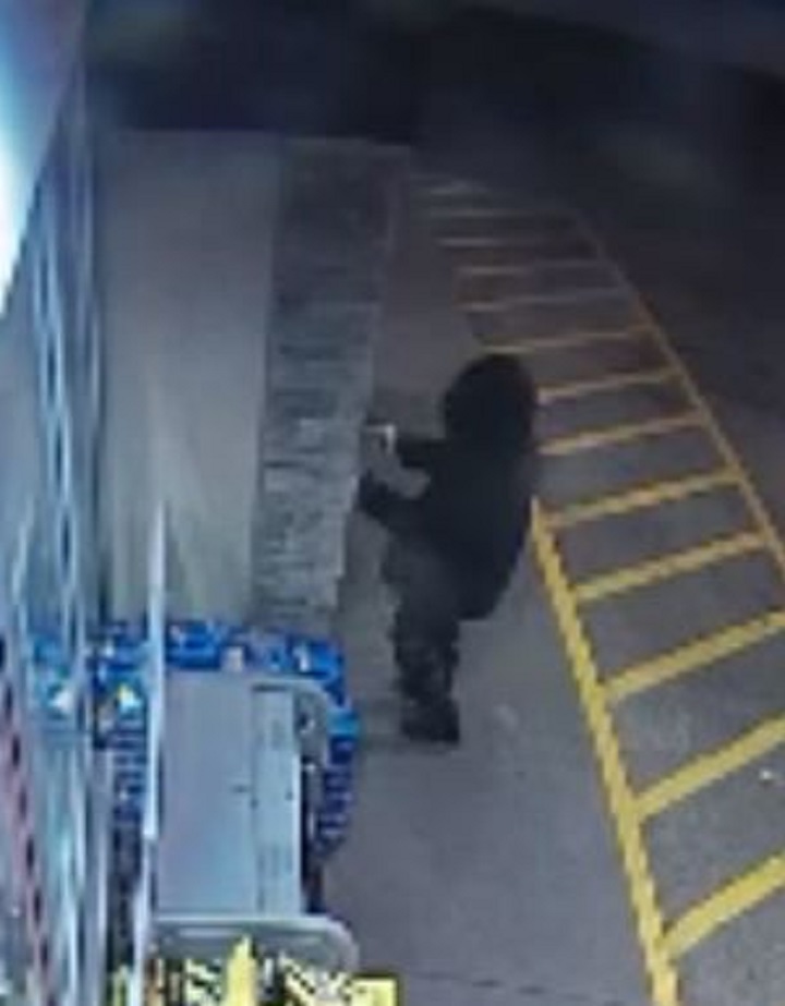 "Following the shooting, the suspect was observed running from the scene westbound across Creditview Road, then westbound on Britannia Road, and then westbound onto Camgreen Circle.".