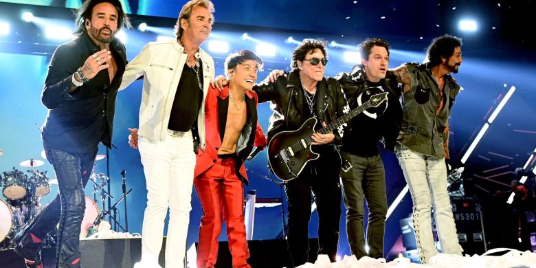 Journey bandmates battle over Donald Trump and 'Don't Stop Believin''