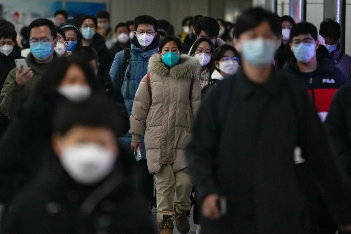 Beijing, Shanghai residents back to work as COVID outbreak continues in China