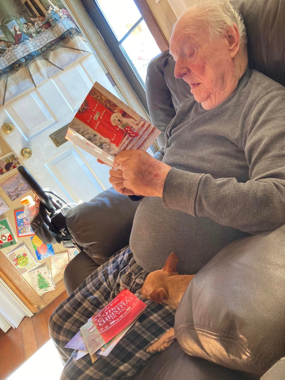 95yearold man receives 15,000 cards after death of wife, who loved