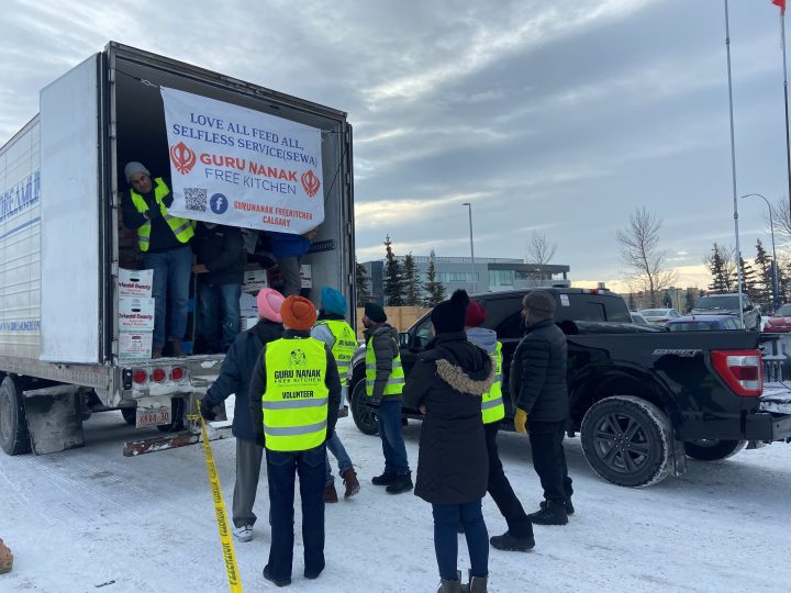 From free burgers to free produce, Calgarians show their holiday spirit  | 24CA News