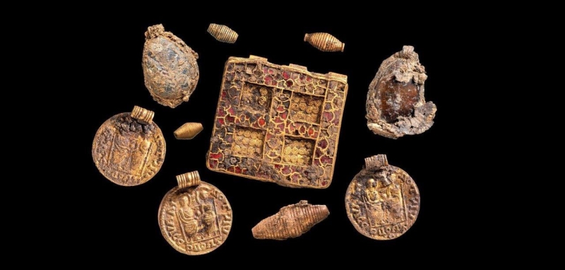 Pendants from an Anglo-Saxon necklace discovered as part of the Harpole Treasure.