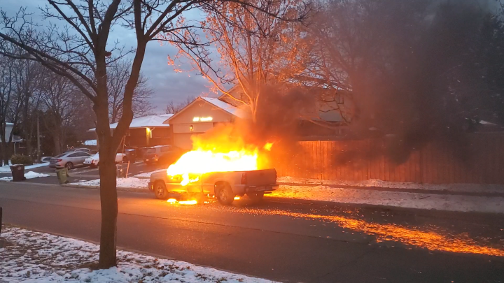 Video shows reportedly stolen pickup engulfed in flames in Mississauga neighbourhood
