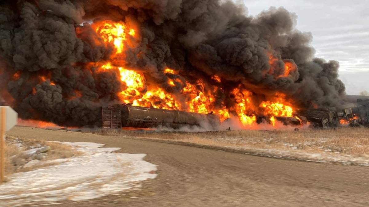 Train derails in southeast Sask. causing low visibility for 2 kilometres - image