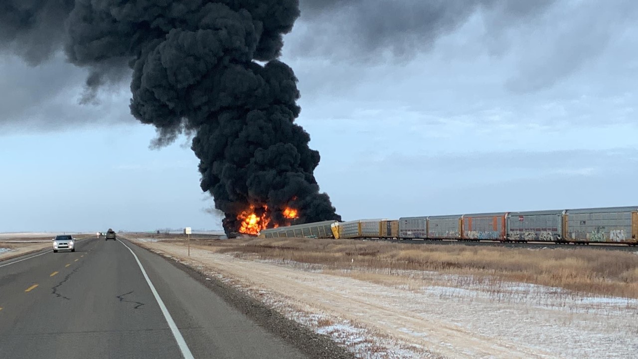 Train derails in southeast Sask. causing low visibility for 2