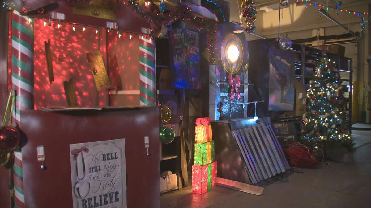 Train holiday display