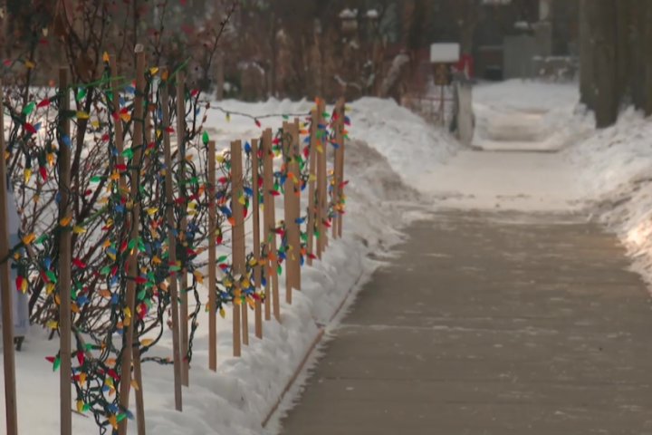 Snow-clearing warnings spur frustration on Edmonton’s Candy Cane Lane