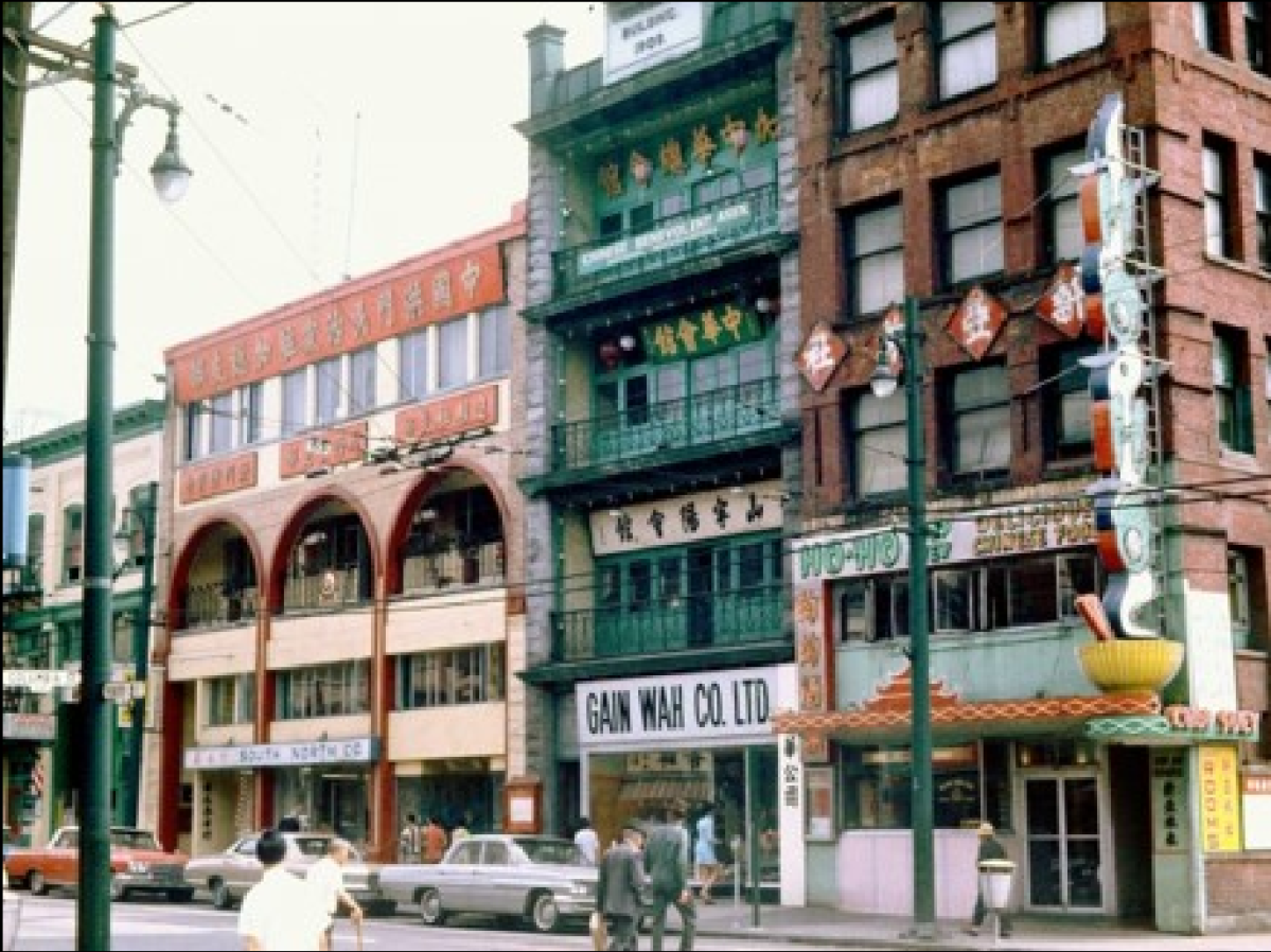 The original Ho Ho sign on the Sun Ah Hotel building in 1960.