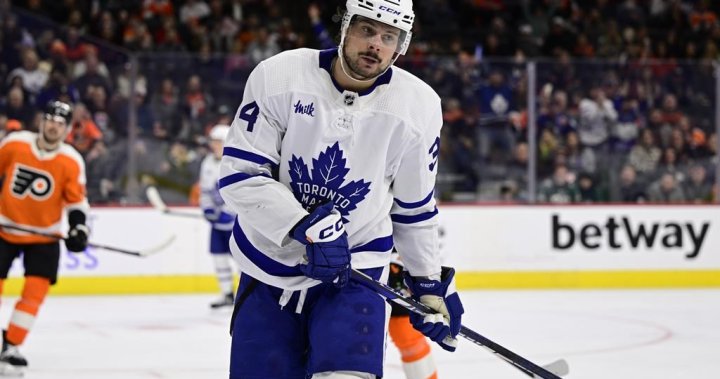 Matthews, star des Maple Leafs de Toronto, mis à l’écart pendant au moins 3 semaines en raison d’une entorse au genou