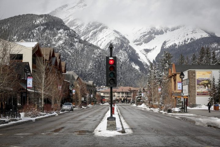 Banff tourism report seeks fewer private vehicles, more public transit in park