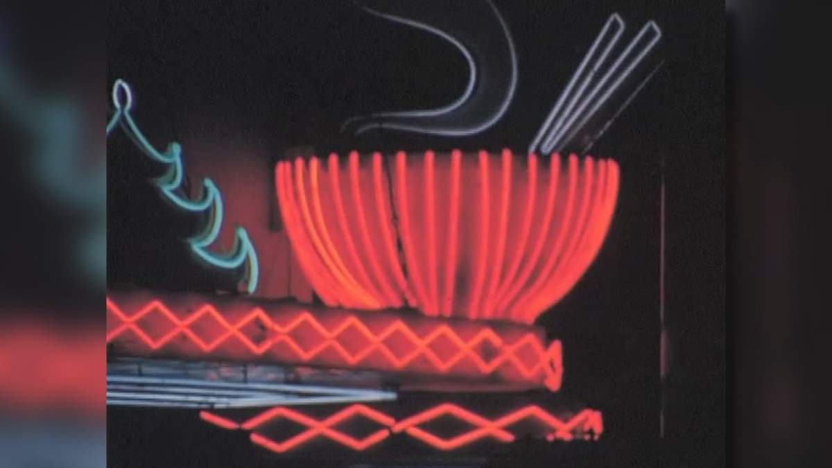 A closer look at the signature bowl of noodles and chopsticks on the original Ho Ho sign.