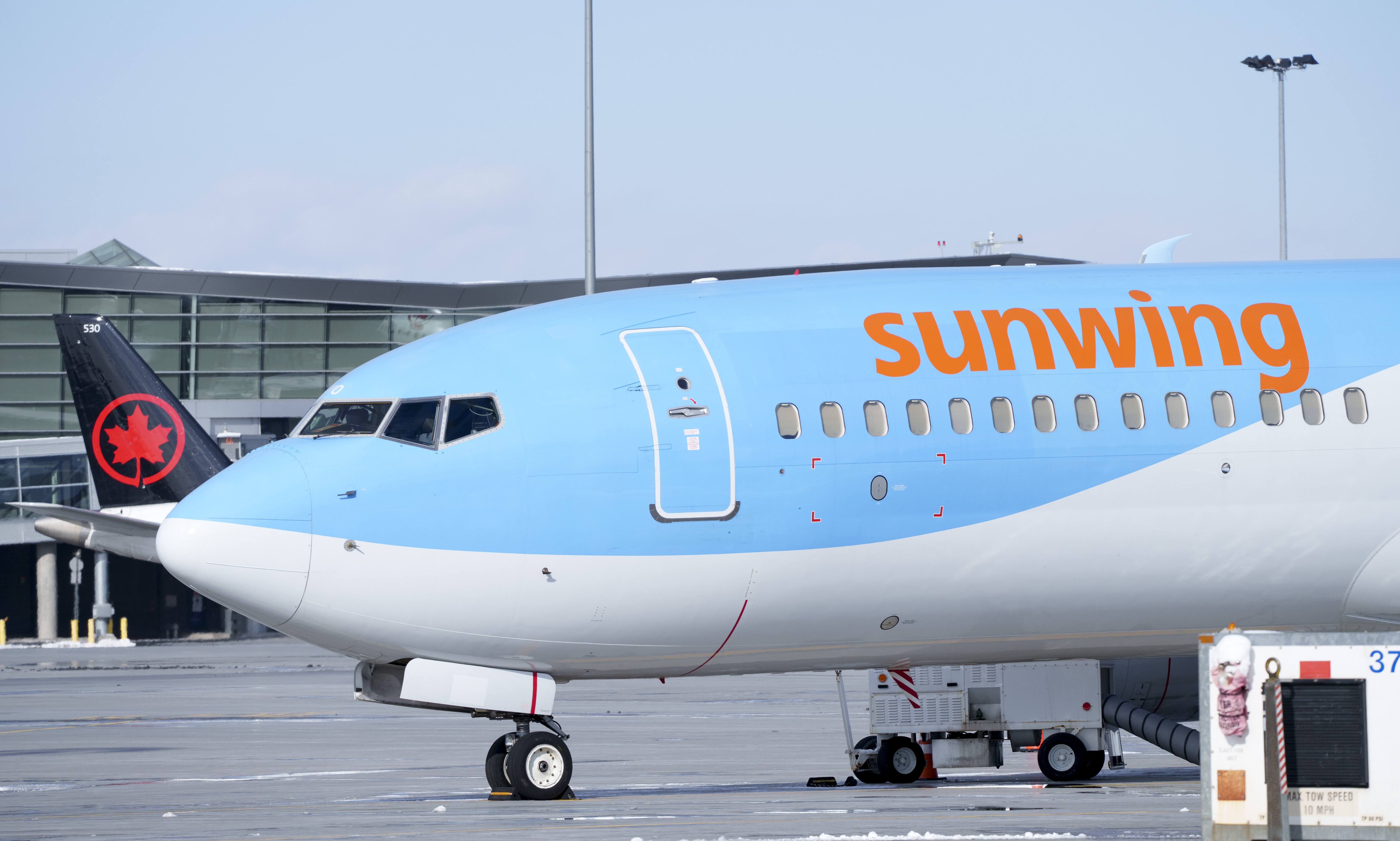 WestJet Buys Sunwing Vacations And Sunwing Airlines | Globalnews.ca