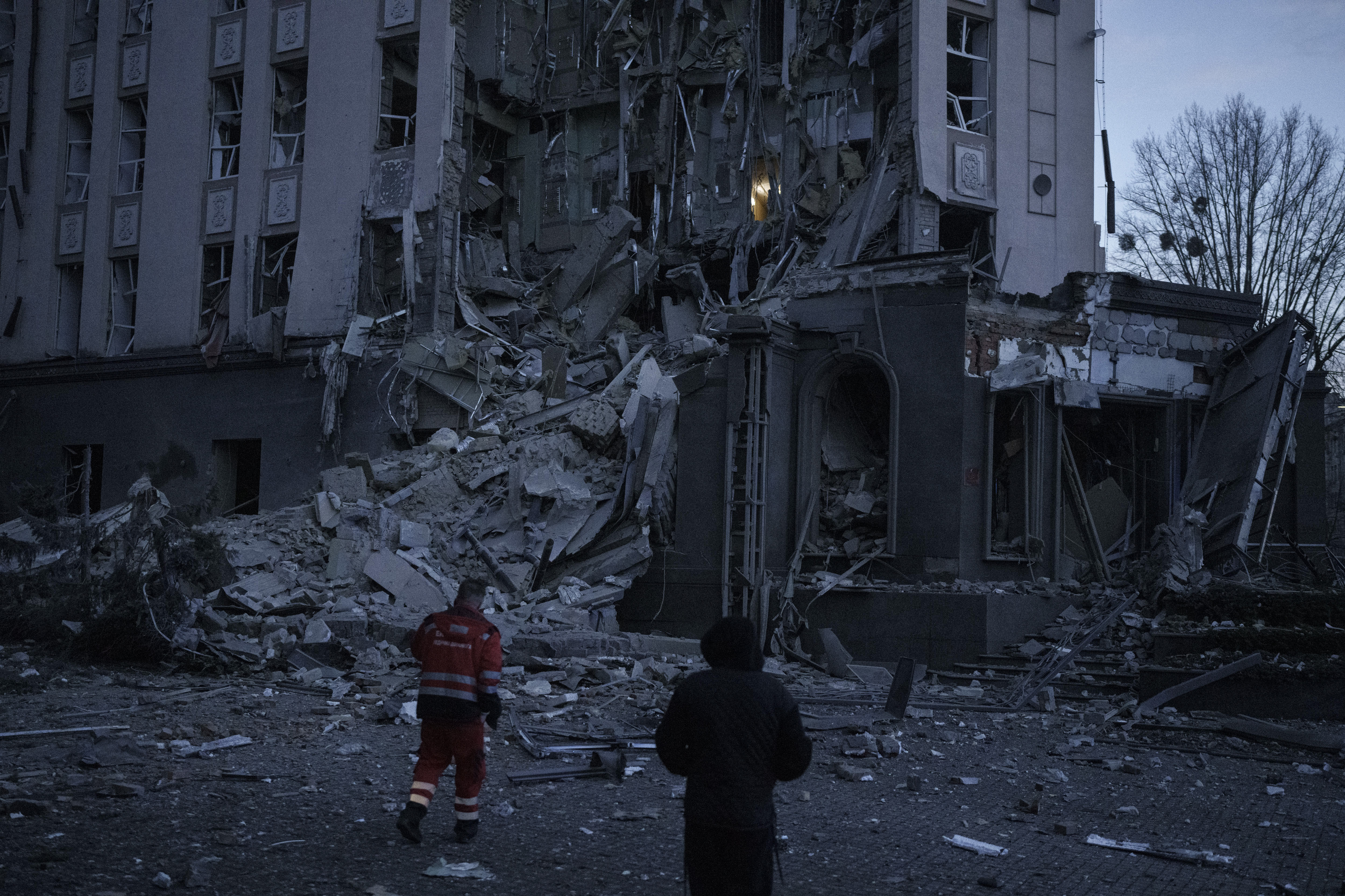 Ukraine war: Hit by fresh Russian missiles, country faces grim New Year – National | 24CA News