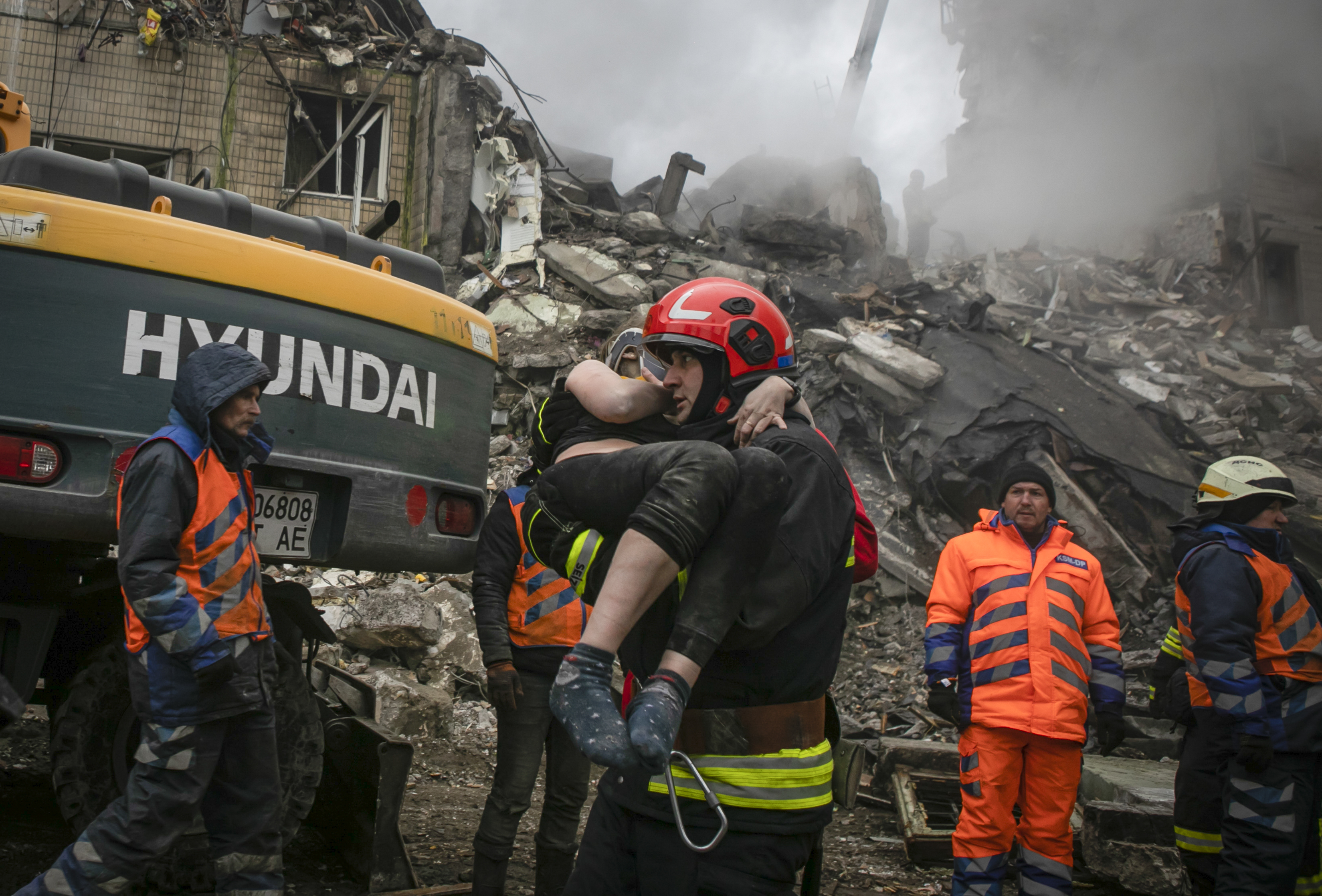 6 children among 45 killed in Russian strike on Ukraine apartment building – National | 24CA News