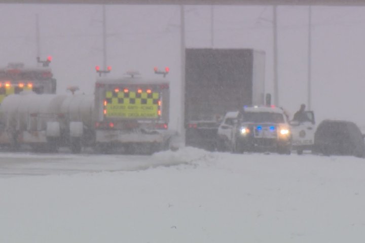 Calgary police warn of winter driving conditions as collisions close roadways