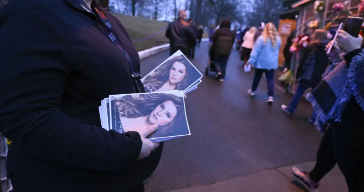 Lisa Marie Presley funeral: Hundreds gather at Graceland to mourn singer-songwriter’s death – National | Globalnews.ca