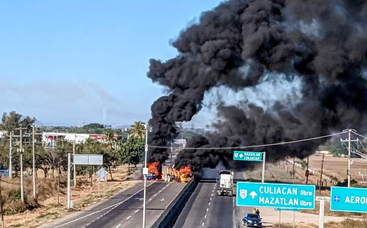 A burning truck on the highway near Mazatlán.