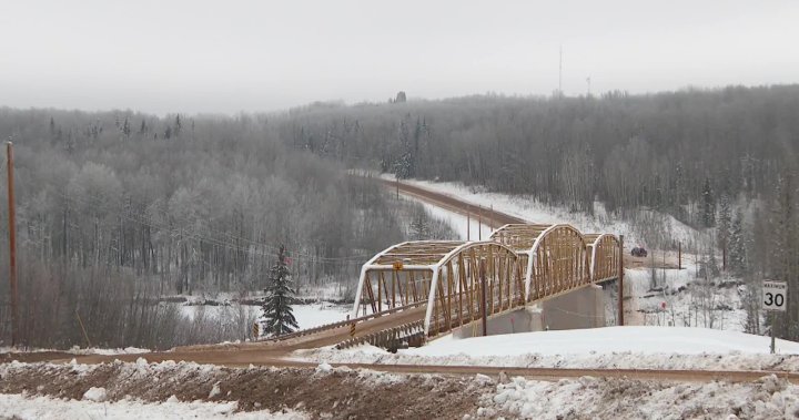 Drivers face 90-minute detour as Smith Bridge in northern Alberta deteriorates  | Globalnews.ca