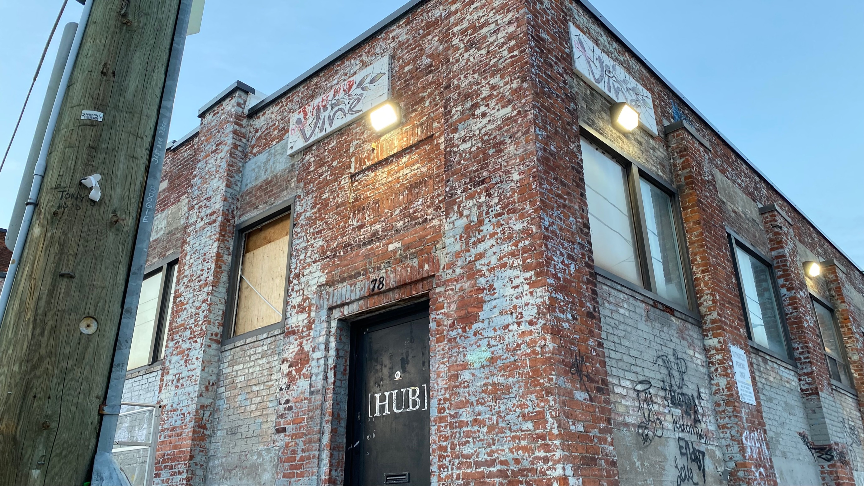 Изпълнителният директор на вечерно настаняване което предлага убежище на онези