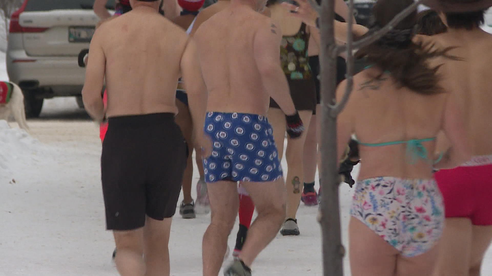 Manitobans strip clothes in ‘Polar Bare Run’ to usher in a ‘fresh’ new year – Winnipeg | 24CA News